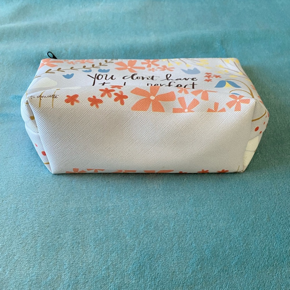 NWOT Zip Top Cosmetics Pouch - Picture 3 of 4